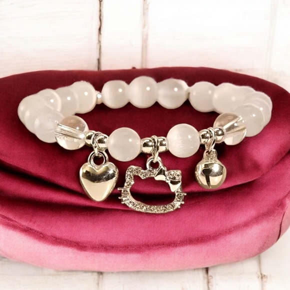 Sanrio HELLO KITTY Pearly White Crystal Beaded Rhinestone Charm Bracelet - Picture 7 of 15
